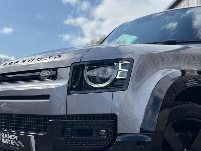 LAND ROVER DEFENDER 110
