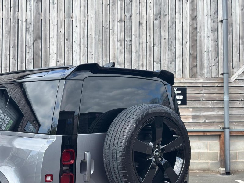 LAND ROVER DEFENDER 110