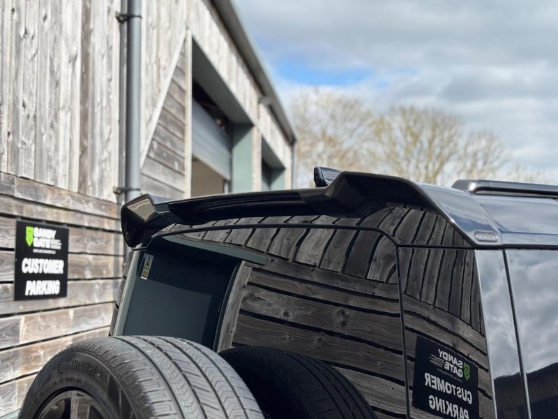 LAND ROVER DEFENDER 110