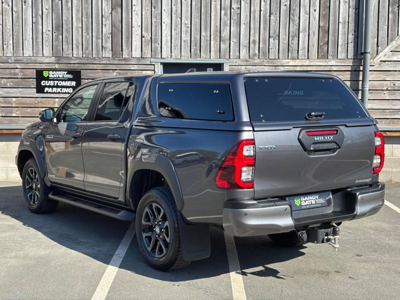 TOYOTA HILUX