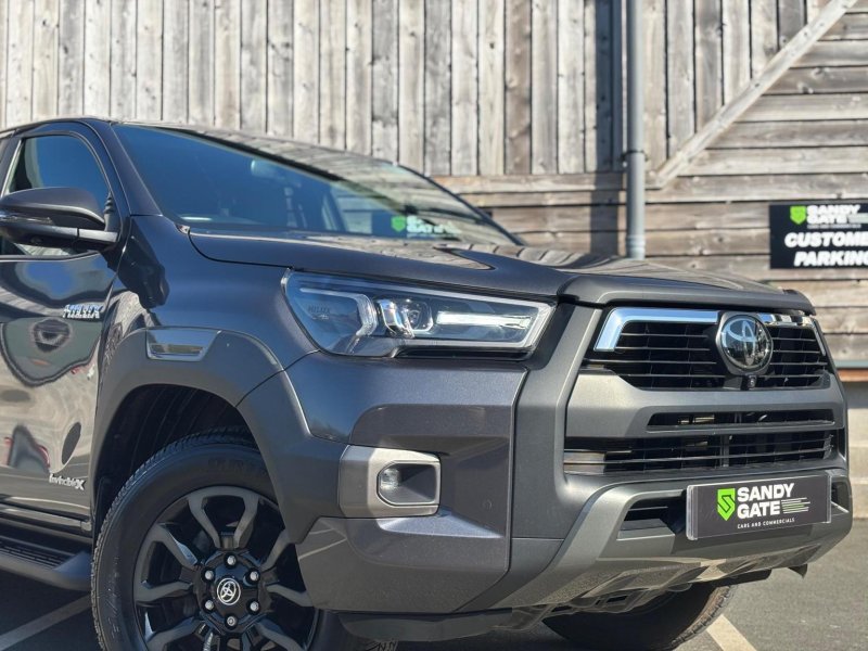 TOYOTA HILUX