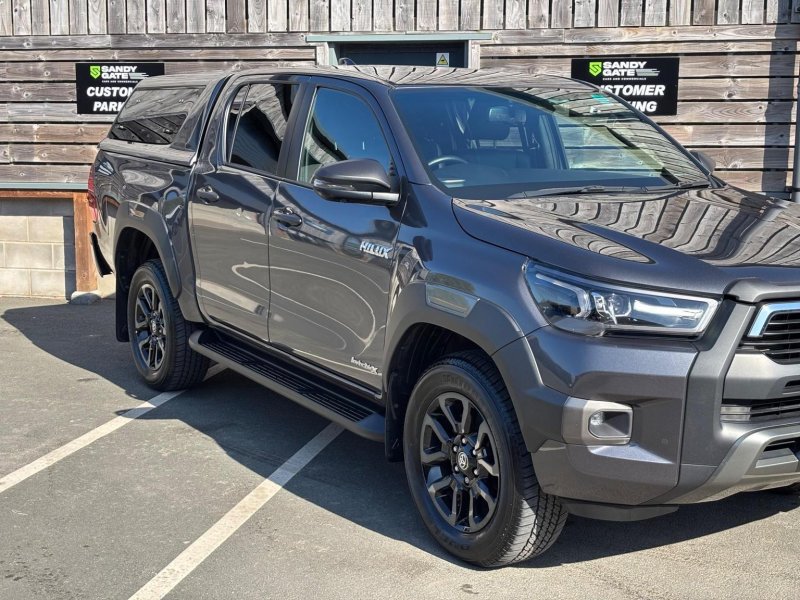 TOYOTA HILUX