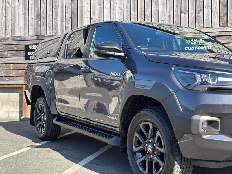 TOYOTA HILUX