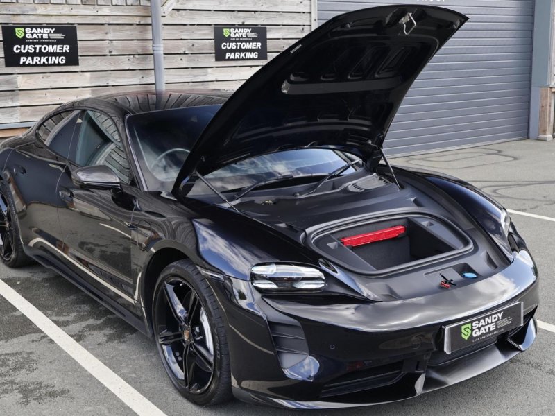 PORSCHE TAYCAN