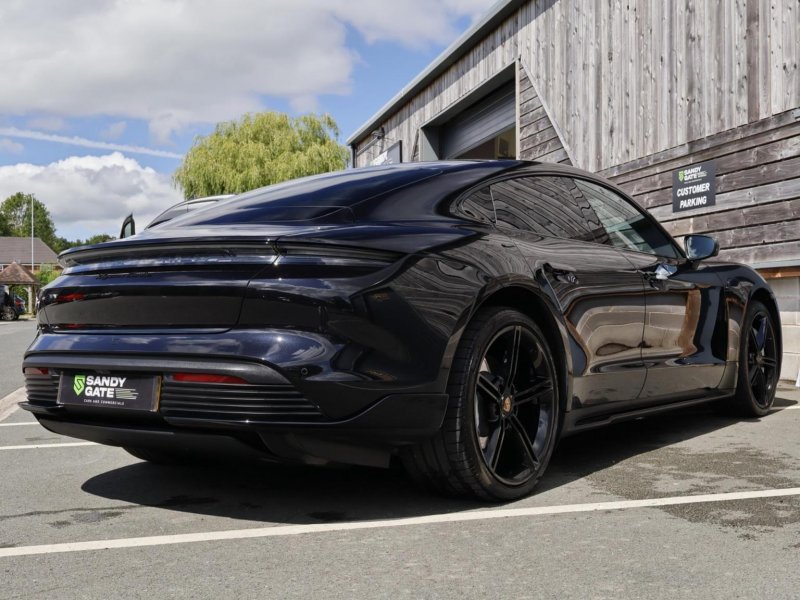 PORSCHE TAYCAN