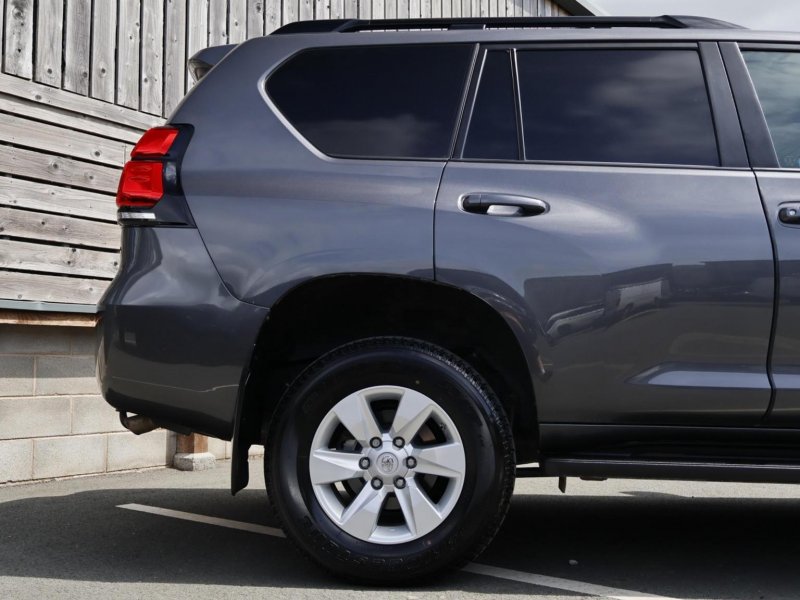 TOYOTA LAND CRUISER