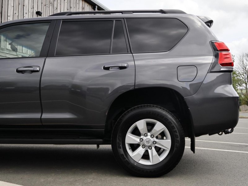 TOYOTA LAND CRUISER