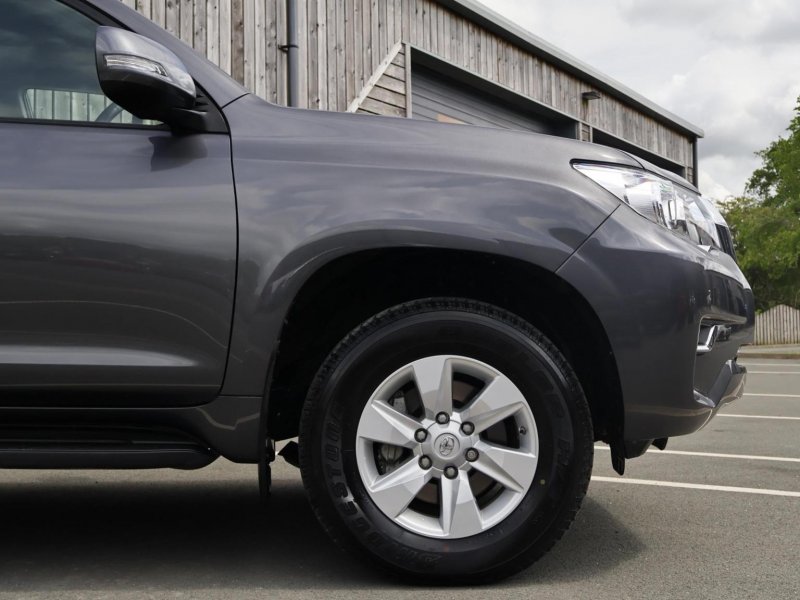 TOYOTA LAND CRUISER