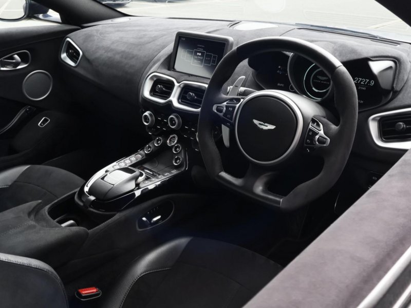 ASTON MARTIN VANTAGE