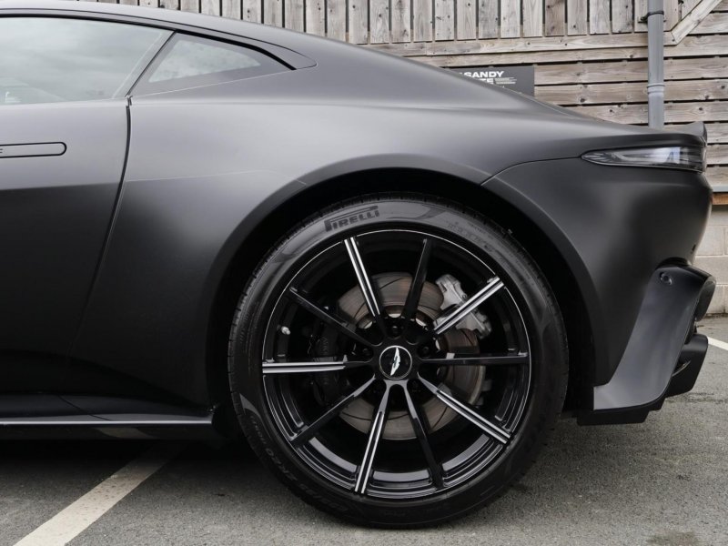 ASTON MARTIN VANTAGE