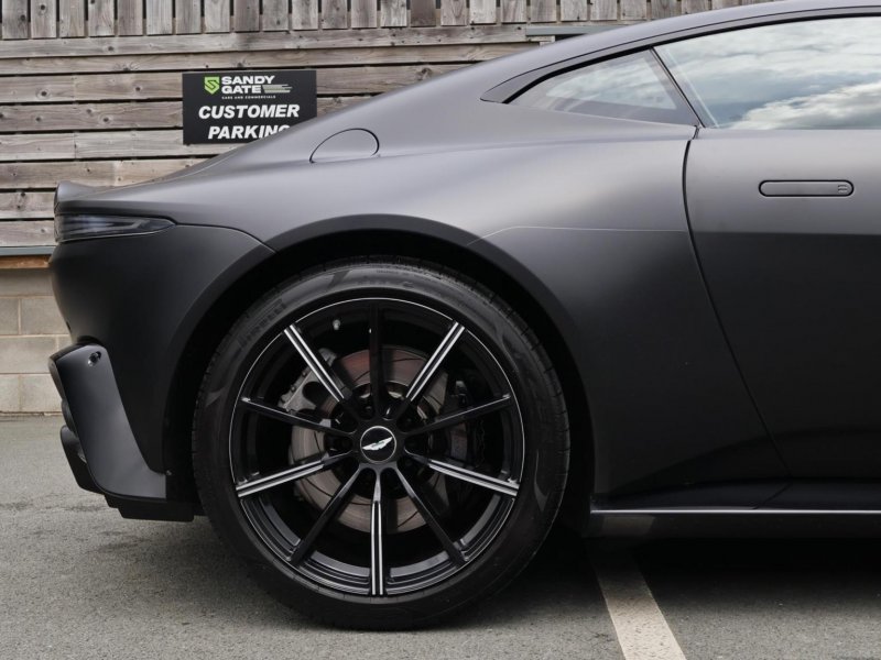 ASTON MARTIN VANTAGE