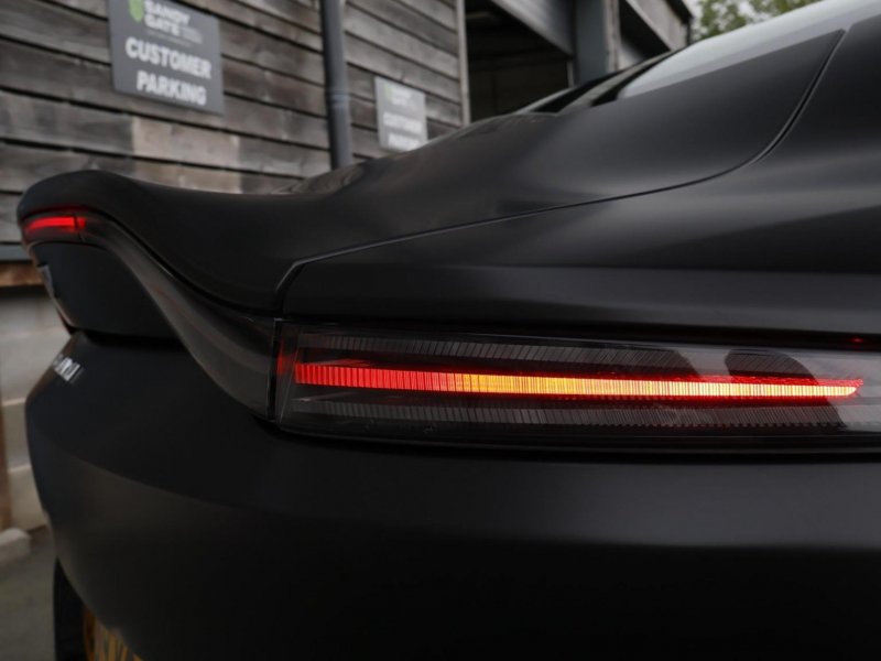 ASTON MARTIN VANTAGE