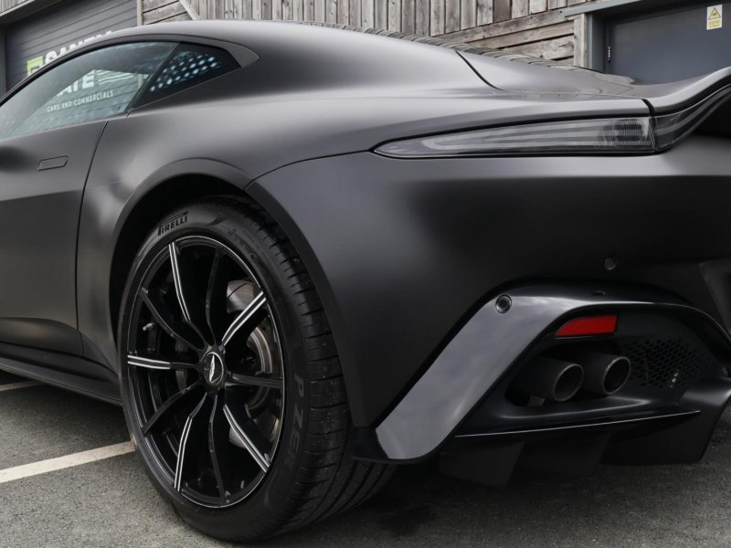 ASTON MARTIN VANTAGE