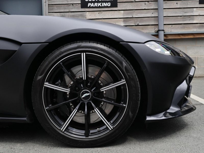 ASTON MARTIN VANTAGE