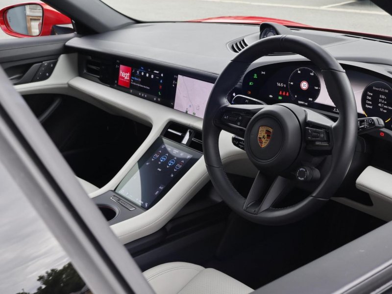 PORSCHE TAYCAN